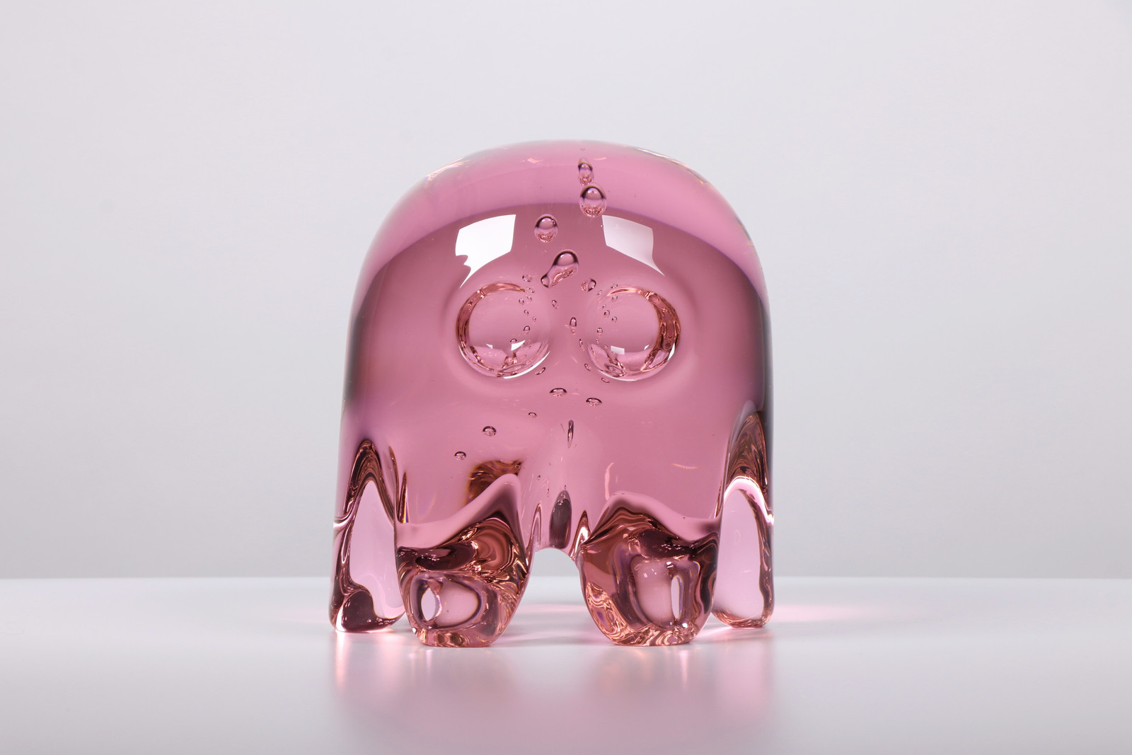 Dylan Martinez - LG Pinky 1, 2023, Hand blown glass sculpture