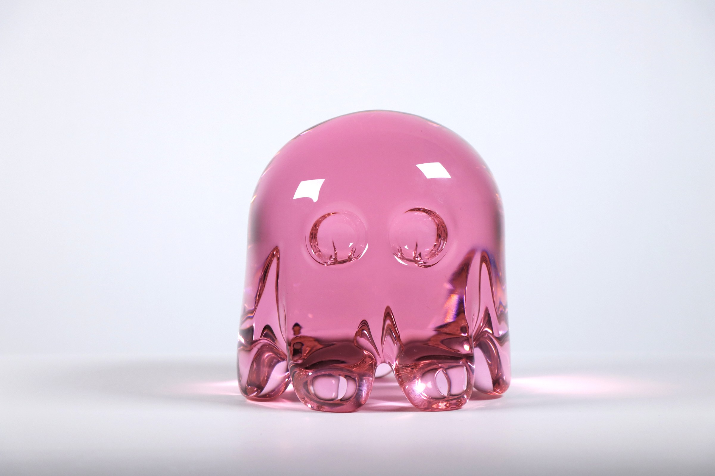 Dylan Martinez - Pinky Pac-Man Ghost, 2026, Hand blown glass sculpture