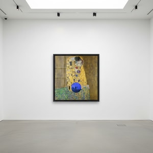 Jeff Koons - Gazing Ball (Klimt Kiss)
