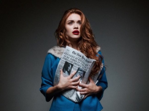 Tyler Shields - Womans Shock at the Death of the President, 2015, Digital c print